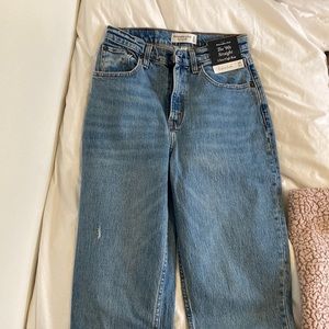 ABERCROMBIE THE 90’s STRAIGHT ULTRA HIGH RISE JEAN - CURVE LOVE